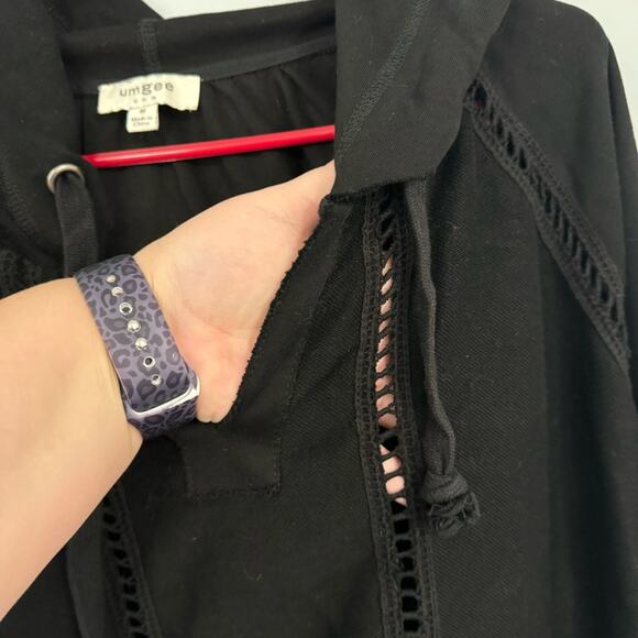 Umgee Solid Black Pullover Hoodie Sweatshirt Size Medium Drawstring Hood - Picture 3 of 6